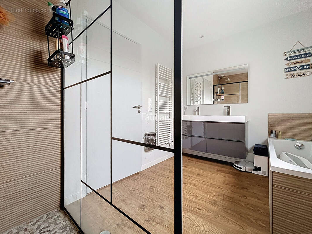 Maison 101 m² à Gouville-Sur-Mer  - photo 8