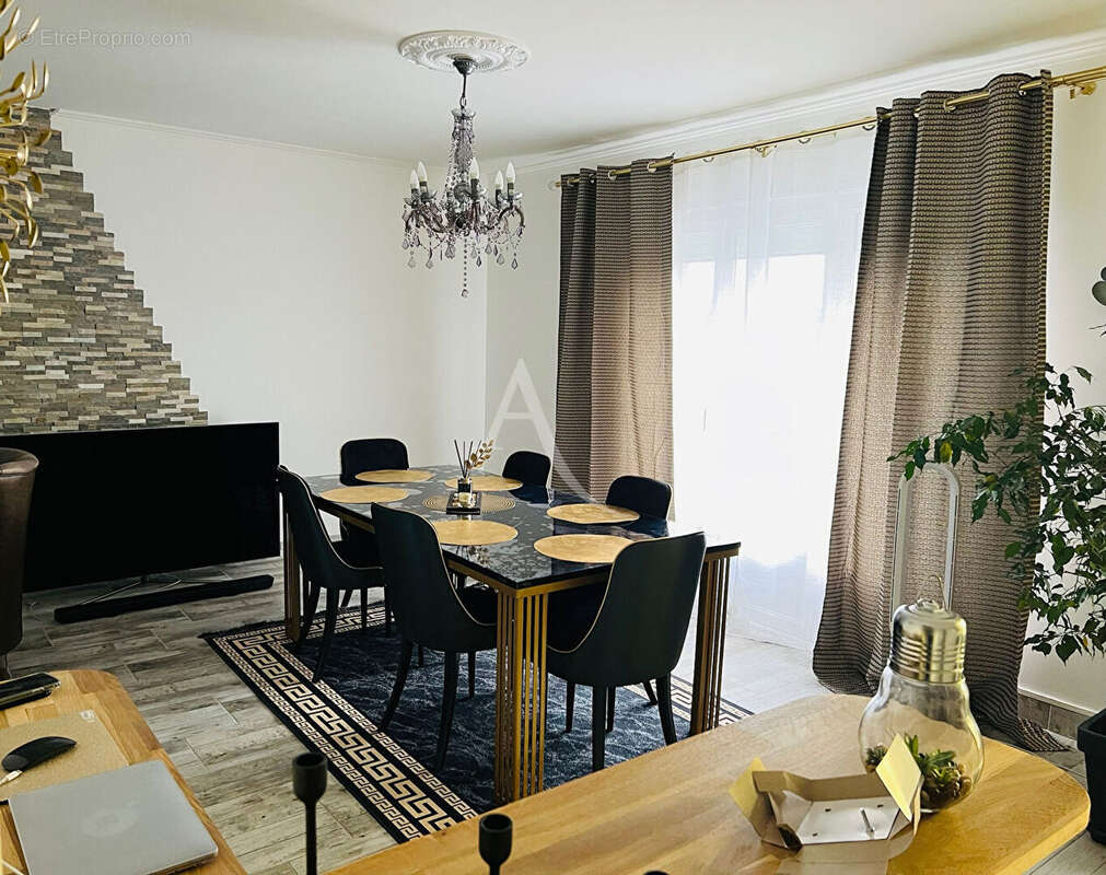 Maison à SAINT-SULPICE-DE-POMMERAY