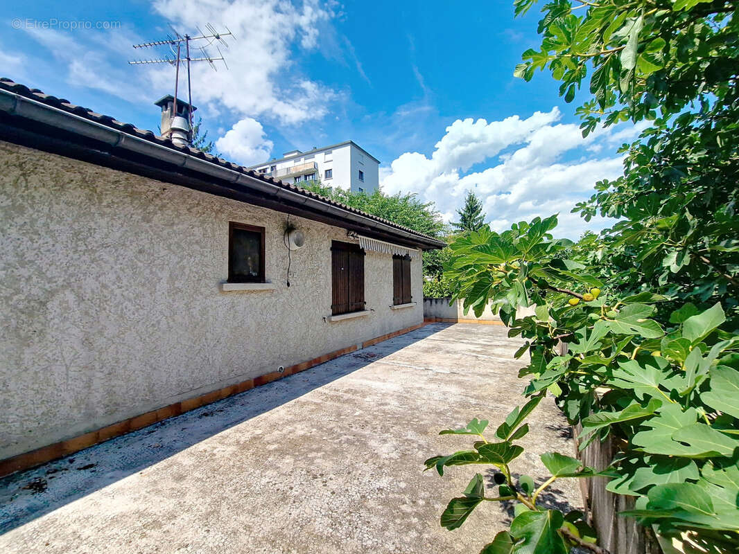 Maison à SAINT-MARTIN-D'HERES