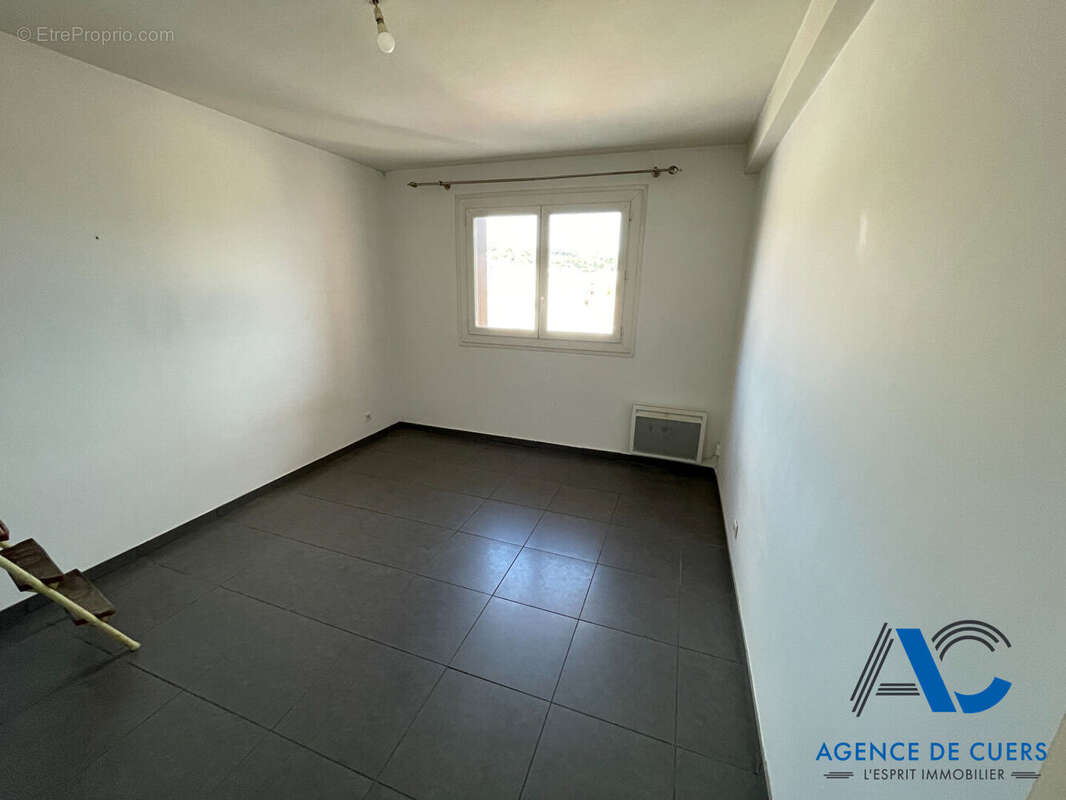 Appartement à CUERS