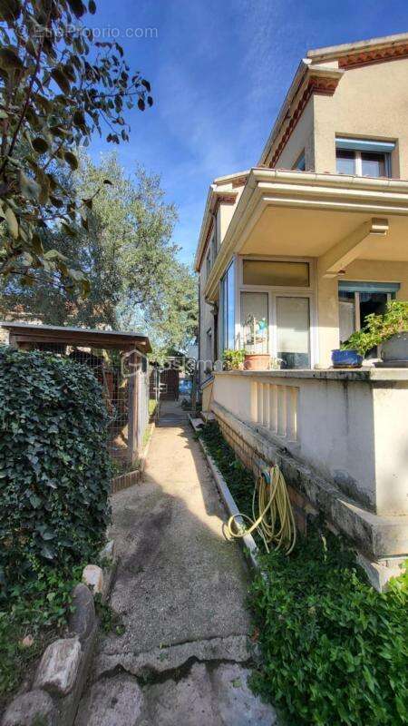 Maison à LABRUGUIERE