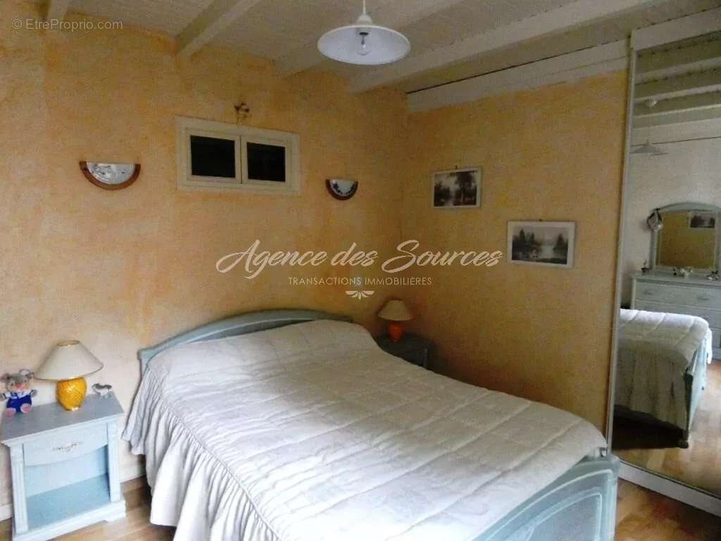 Appartement à VARAGES