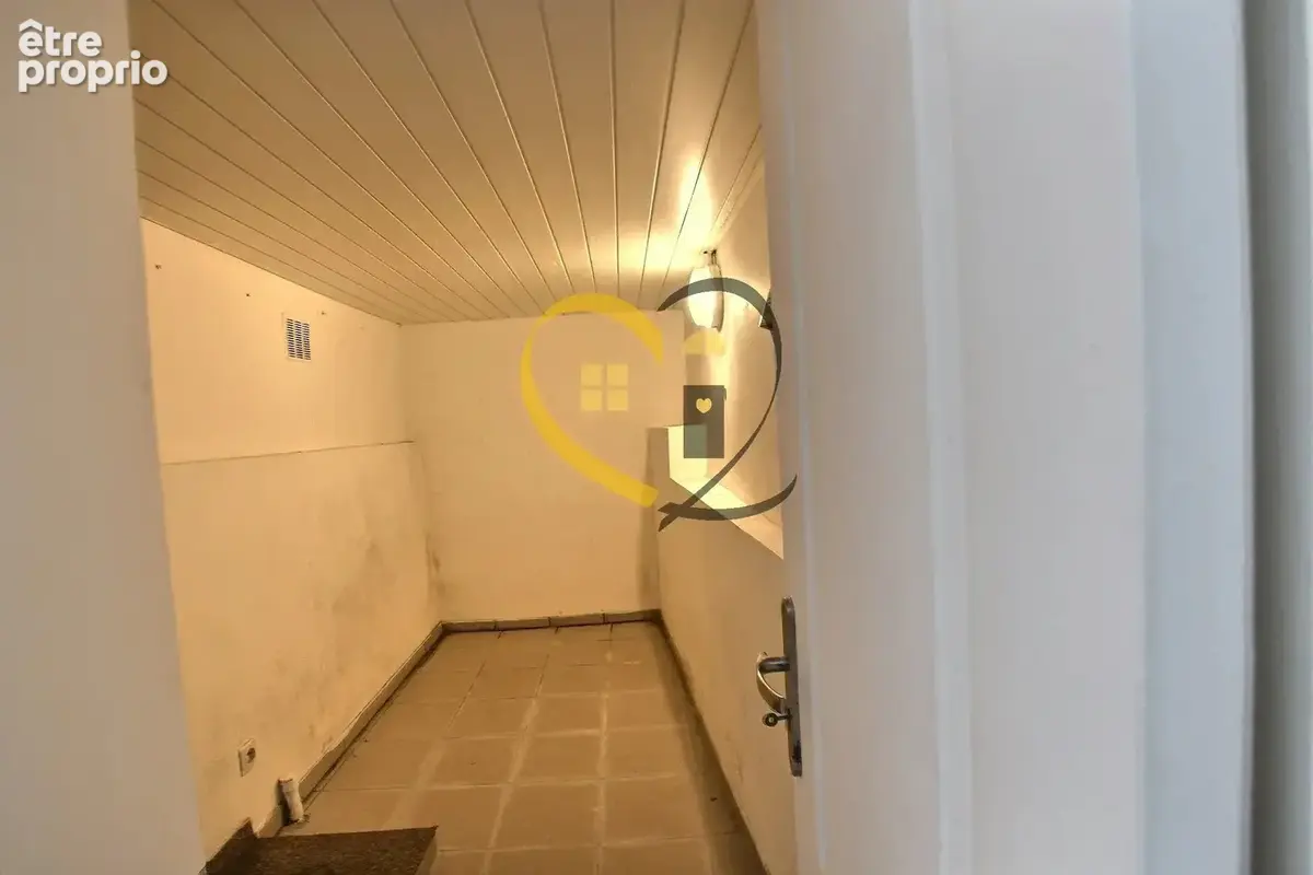Maison à rénover avec grande terrasse sur le toit, garage et cabanon ! - photo 7
