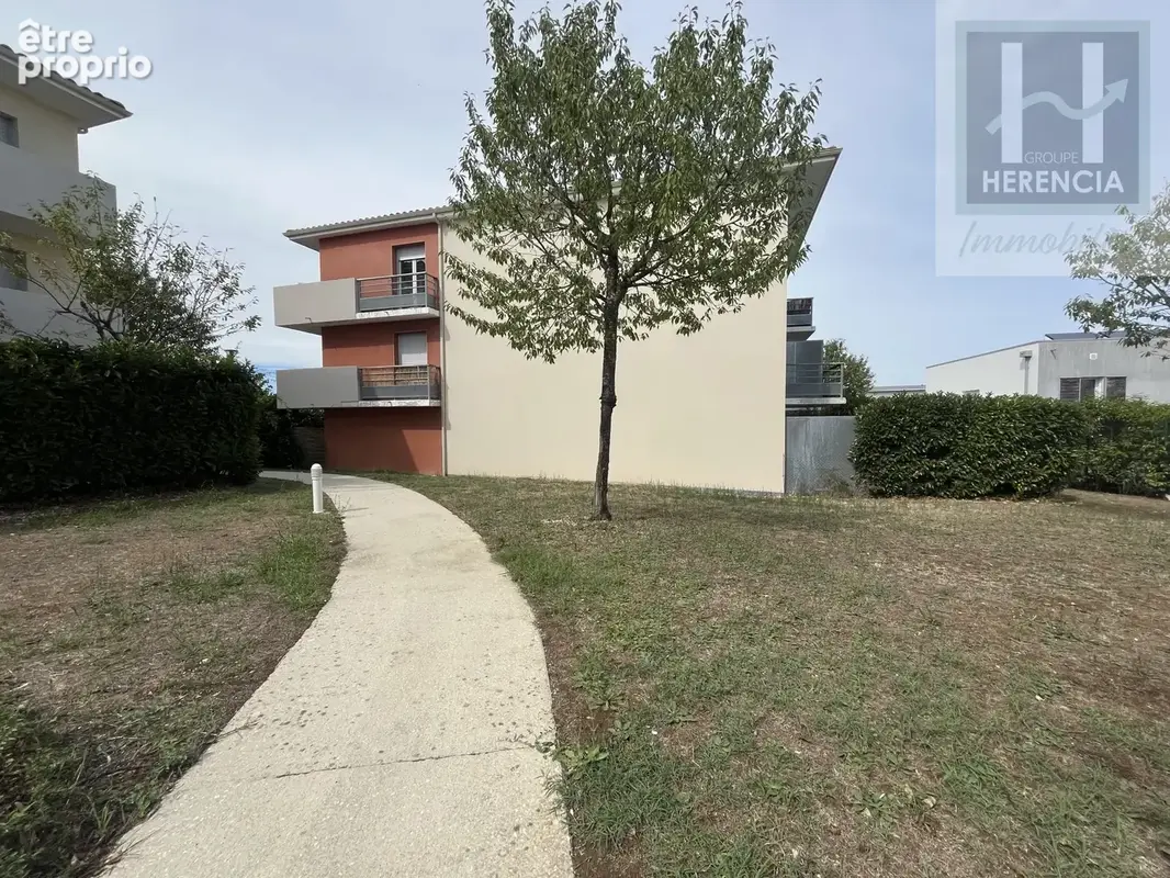 Angoulême - Appartement T2 avec jardin et parking - photo 9