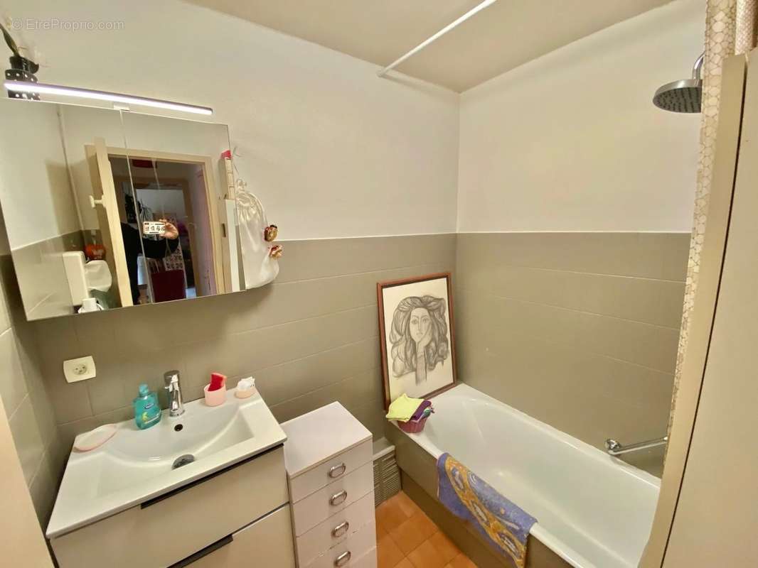 Appartement à SAINT-LAURENT-DU-VAR