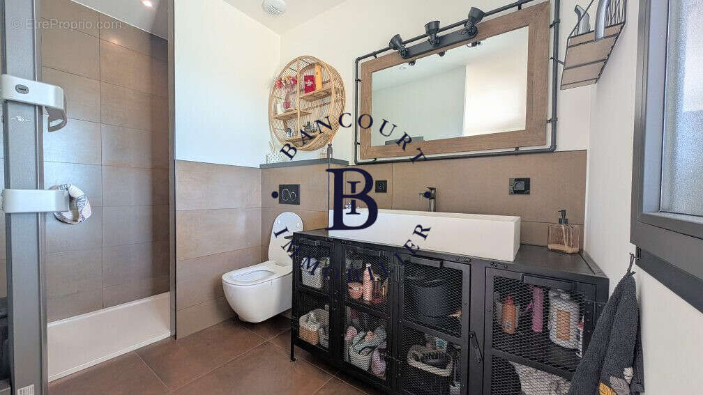 Maison à SAINT-PANTALEON-DE-LARCHE