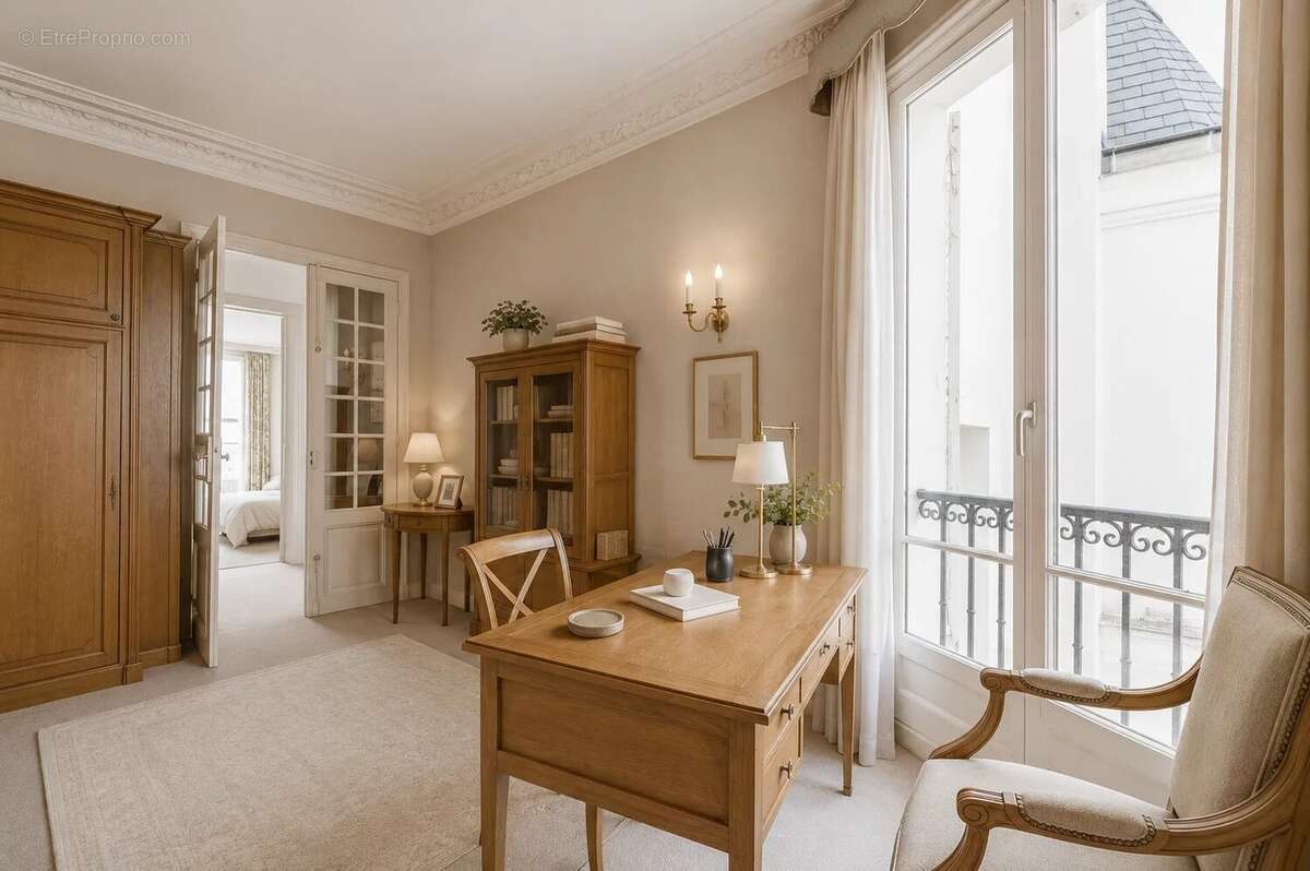 Appartement à PARIS-16E