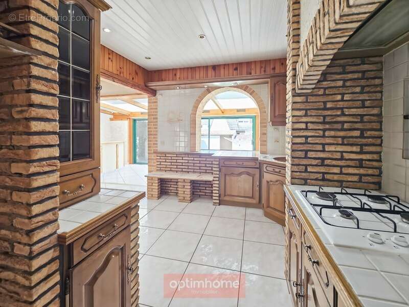 Maison 98 m² 3 chambres veranda cave complete grand garage - photo 10