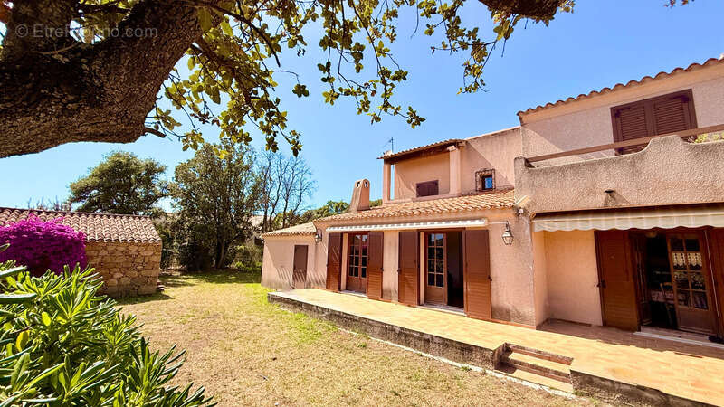 ECCICA-SUARELLA (Corse) : Maison T4, caseddu en pierre, garage, terrain piscinable, vue dégagée - photo 2