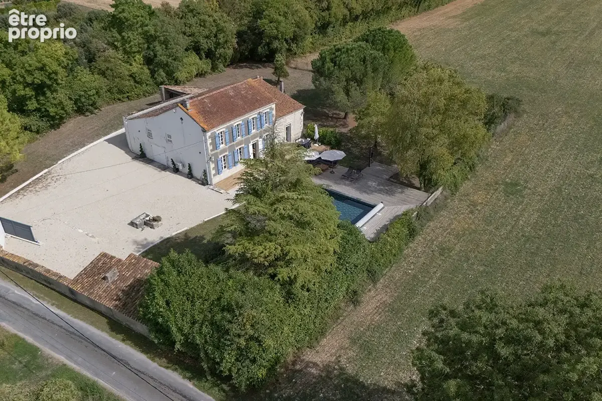 Elegante Maison de Maître  4 chambres, entièrement rénovée, climatisation, piscine chauffée,  à 10 minutes de Saint Jean d'Angél - photo 14