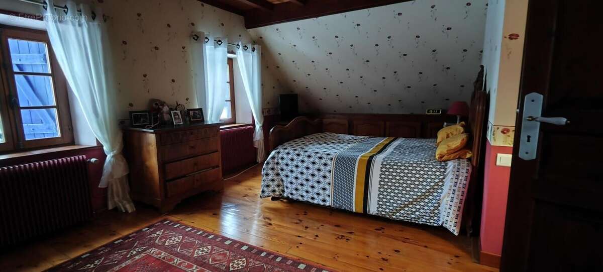 Maison à ROUGEMONT-LE-CHATEAU