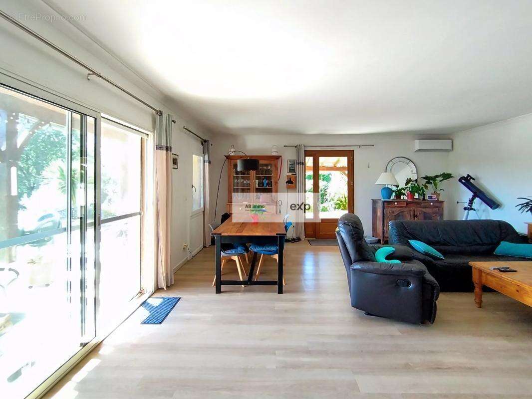 Maison à CASTELNAU-MONTRATIER