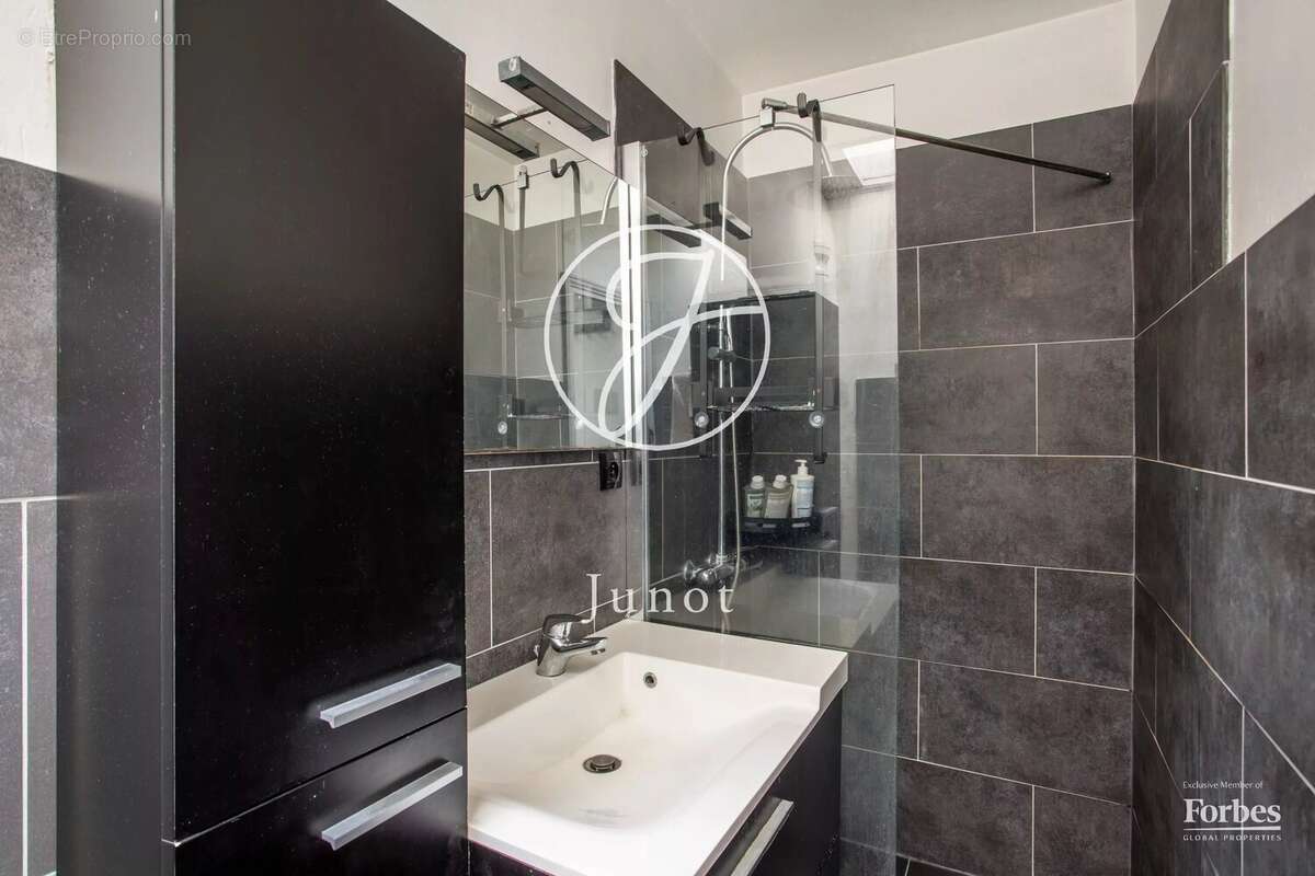 Paris 18e - DAMRÉMONT / MONTCALM - Appartement - 32,7m² Carrez - 1 chambre - Dernier étage - photo 8