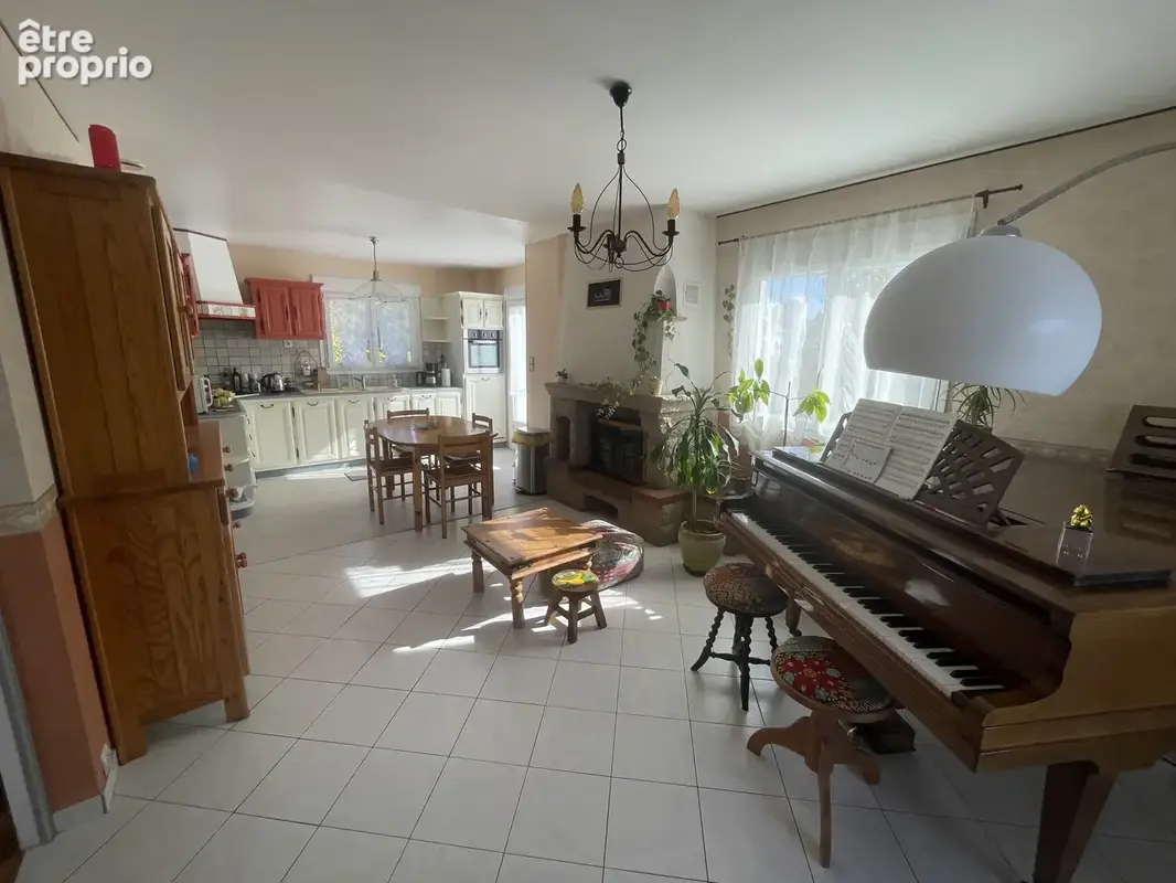 Segré-En-Anjou Bleu, Maison avec terrain - photo 2