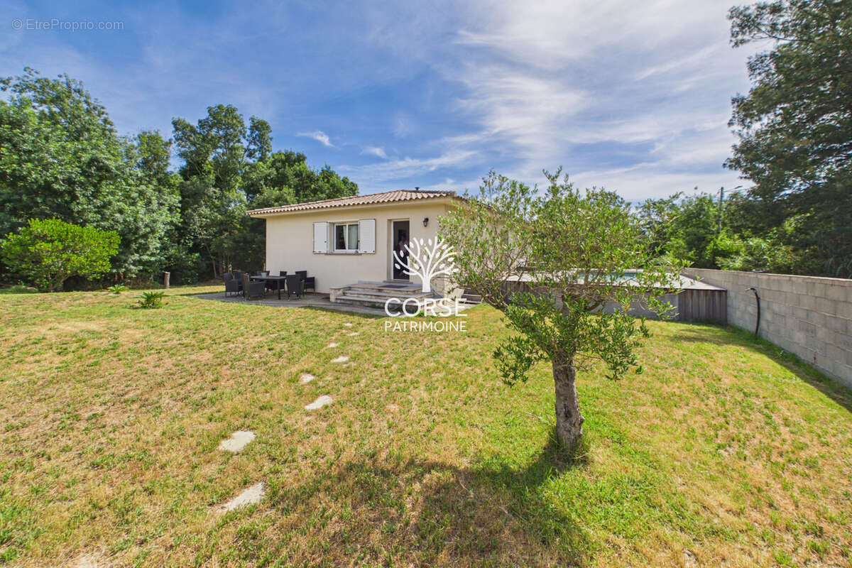 Maison individuelle avec piscine et garage - photo 10