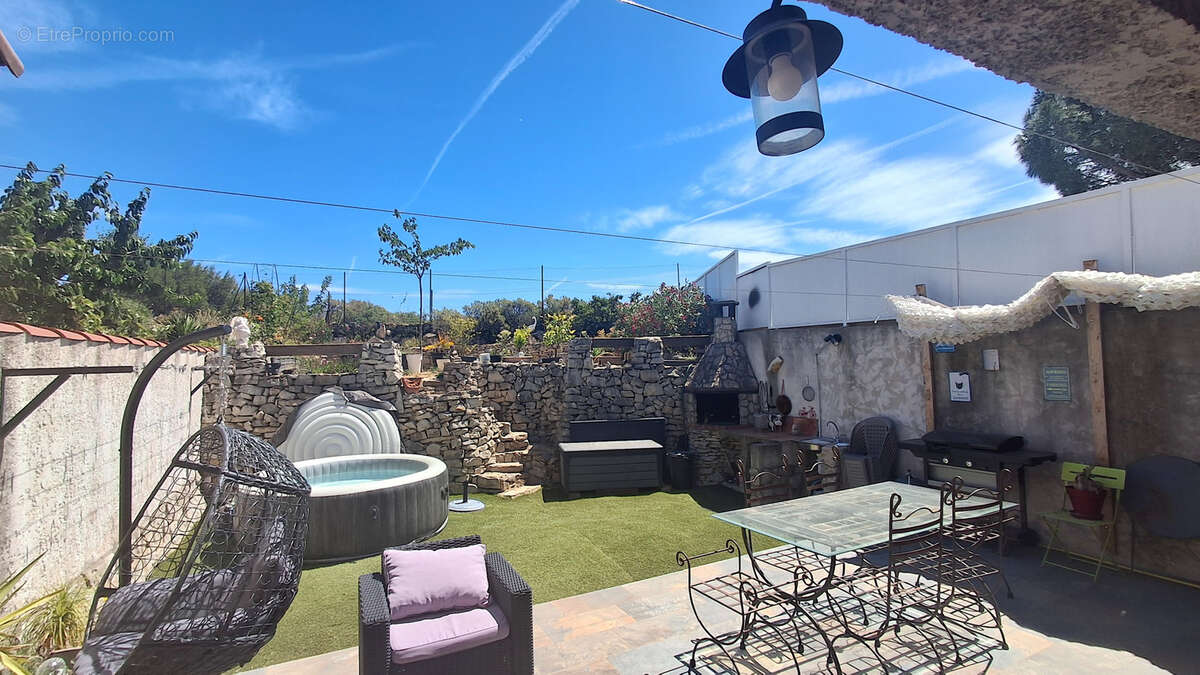 Maison type 4 mitoyenne avec jardin ,garage et 1 place de parking privative - photo 2