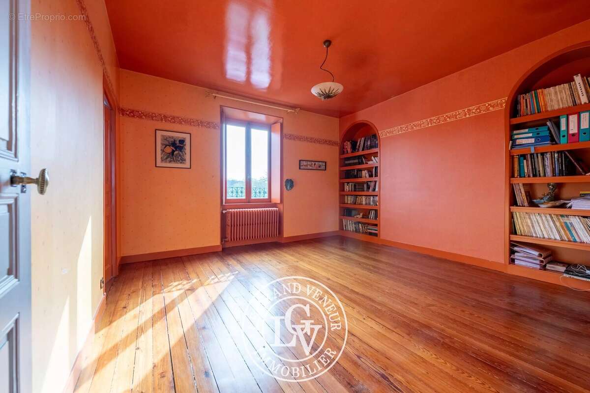 Maison à VULAINES-SUR-SEINE
