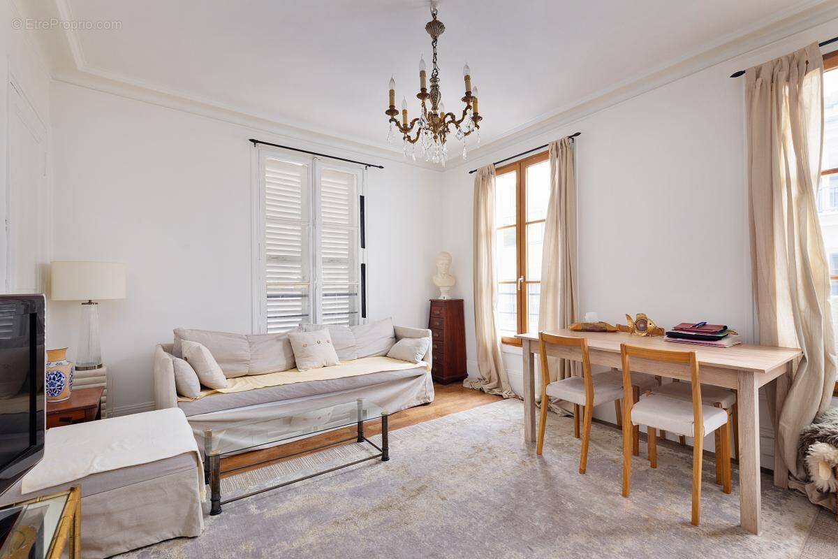 Appartement à PARIS-17E