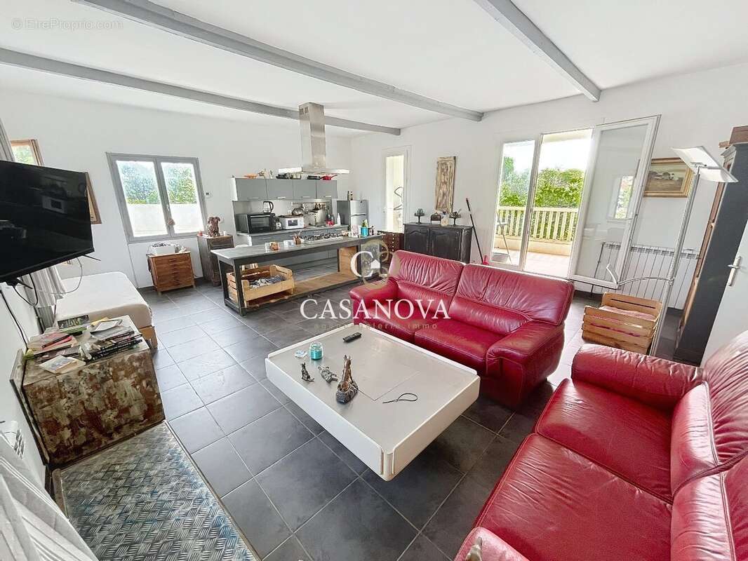 Campagne de BEZIERS, maison sur 1500 m² de terrain, 260 m² de surface utiles et 130m² habitables - photo 3