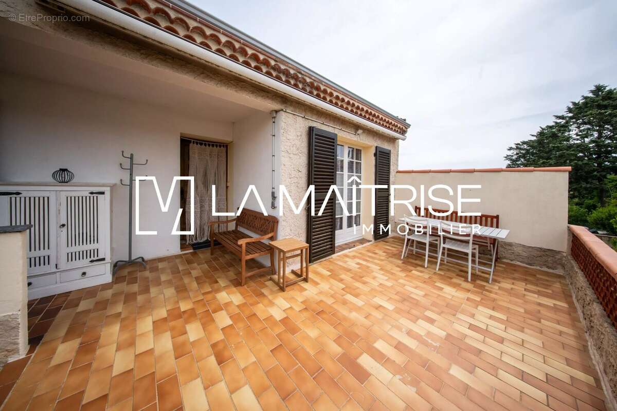 Maison 246 m² à Saint-Maximin-La-Sainte-Baume  - photo 5