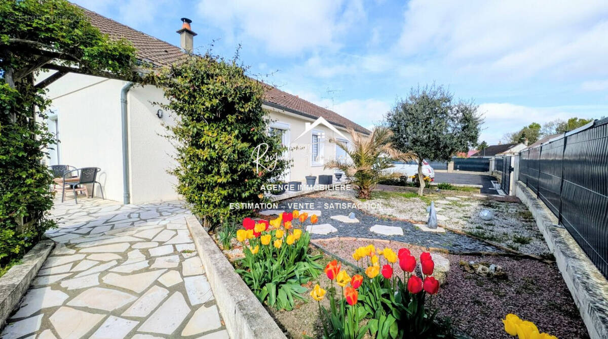 Façade avant de la maison - Maison à DESCARTES