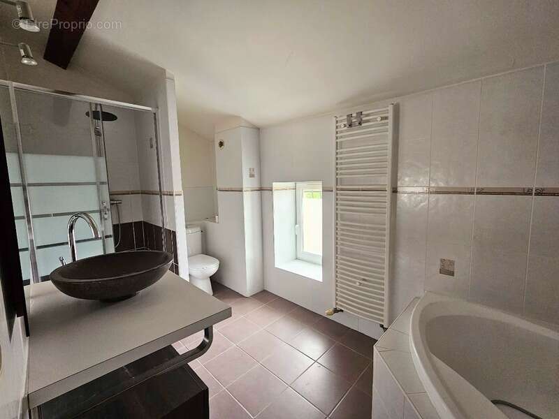 Maison 176 m² habitables - jardin - cour - grange  CHAURIAT (63) - photo 19