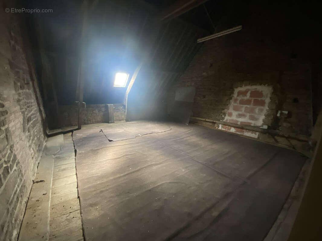 Maison à LOUVIGNE-DU-DESERT