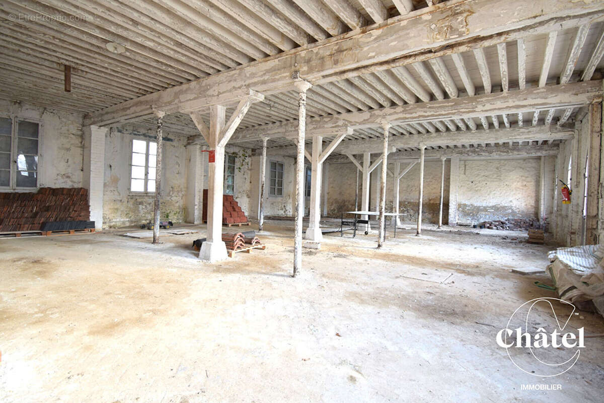 Proche Nanteuil le Haudouin - Grange pour stockage - photo 2