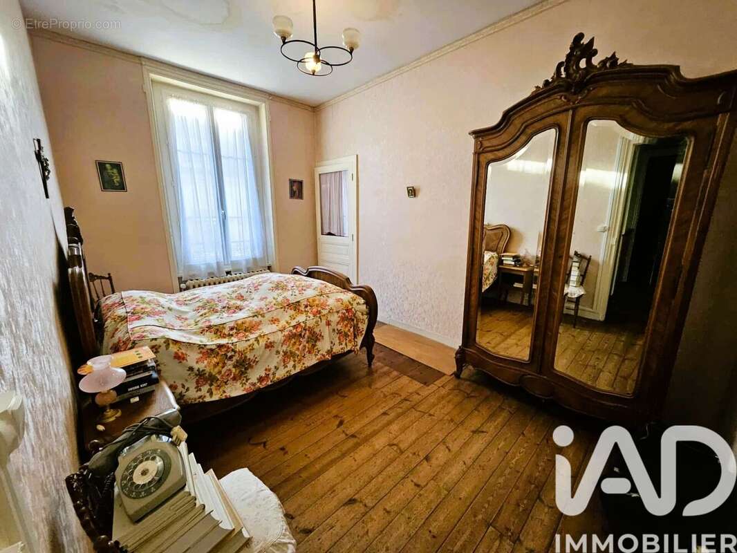 Photo 2 - Maison à CHATEAUNEUF-DU-FAOU