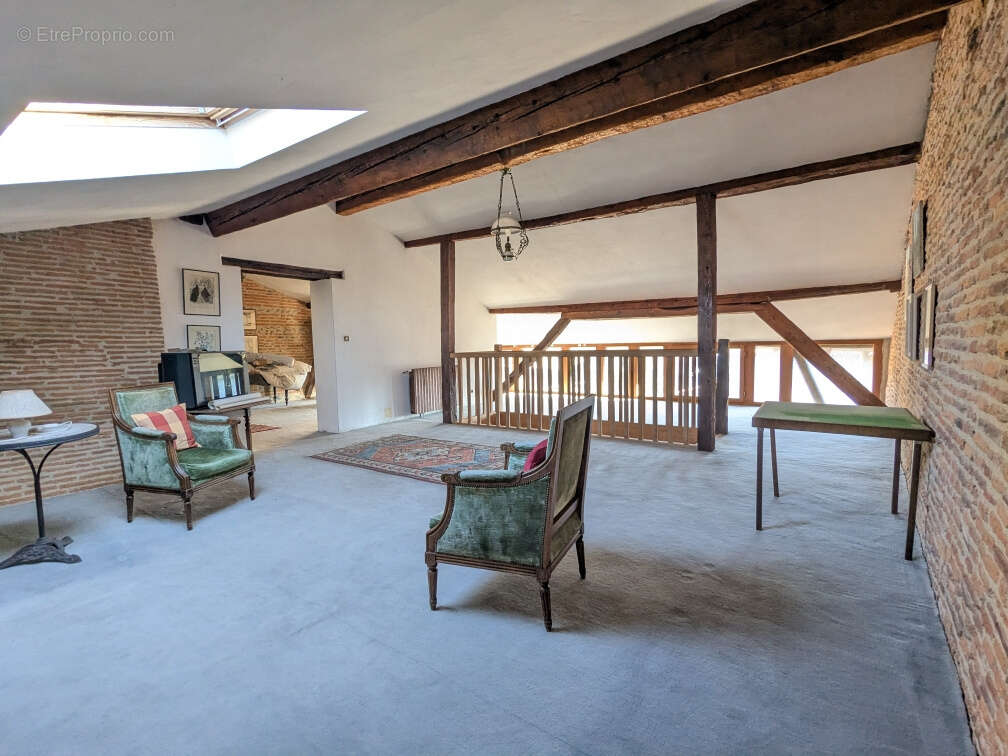 Maison à MONTESQUIEU-VOLVESTRE