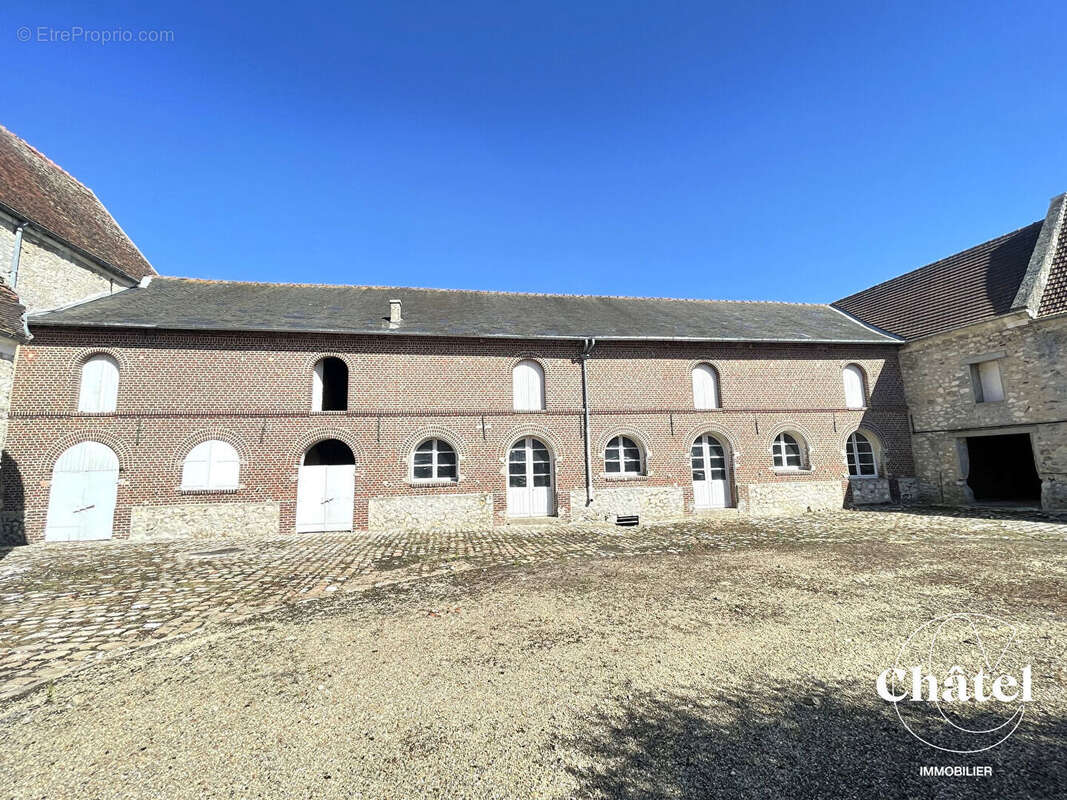 Proche Nanteuil le Haudouin - Grange pour stockage - photo 5