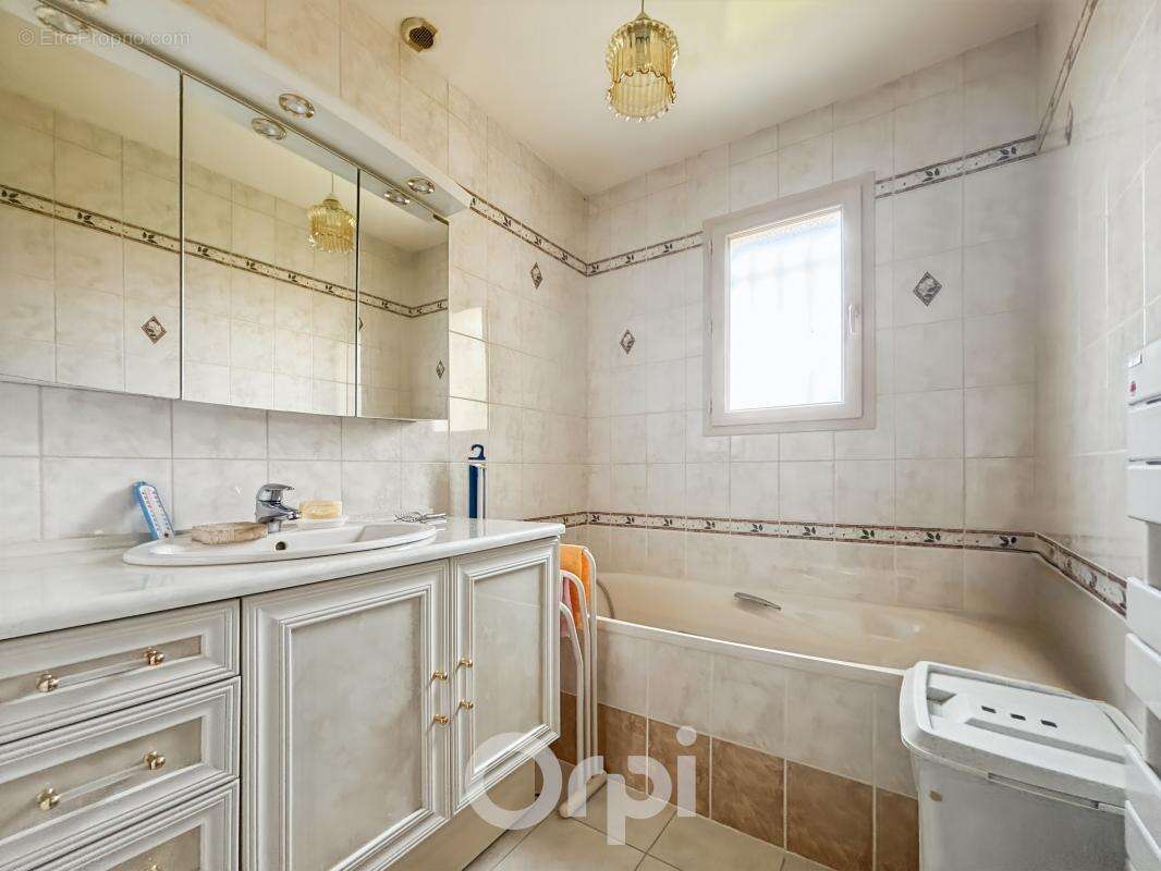 Maison à BESSINES-SUR-GARTEMPE