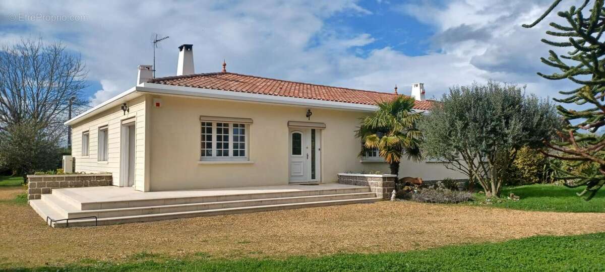 Maison à FONTENAY-LE-COMTE