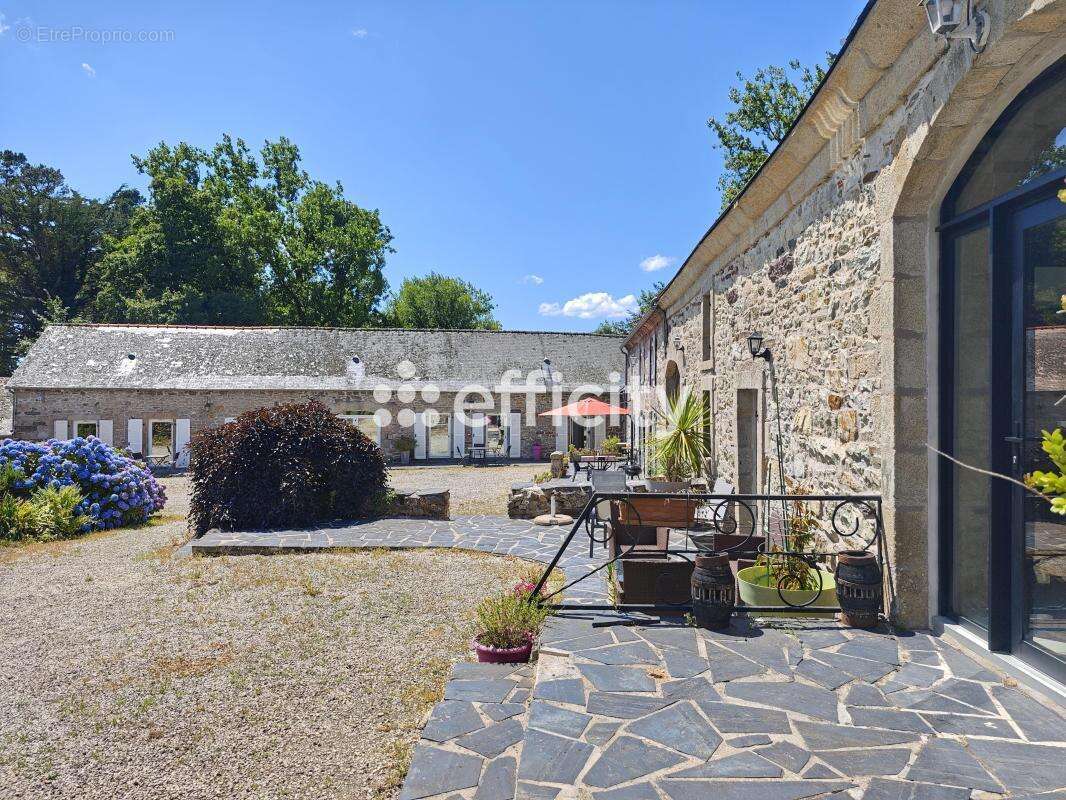 Maison à PLOMODIERN