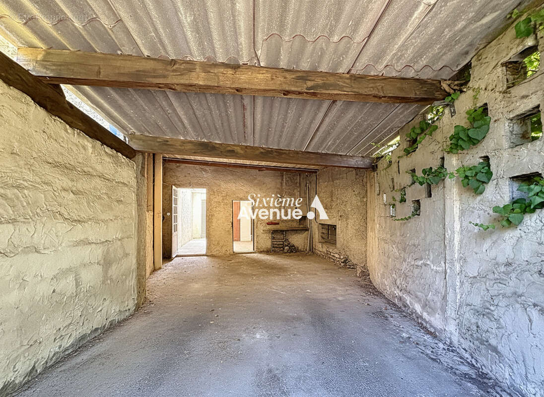 A vendre au Plan de Grasse - Maison atypique de 10 pièces ? 8 chambres ? Terrain de 360 m² - photo 18