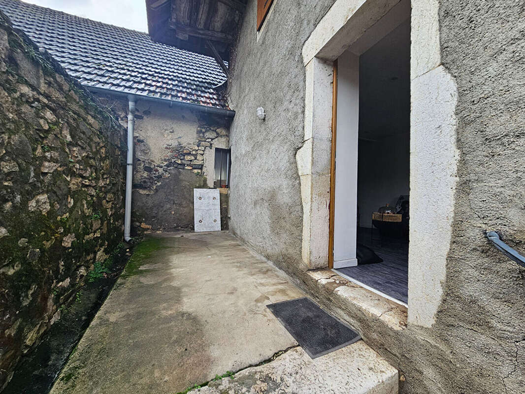 Maison à PEYRIEU