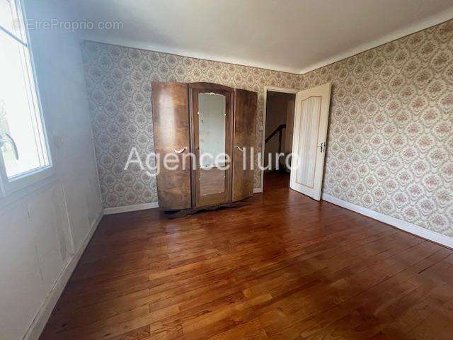 - maison t6 avec jardin et garage dans secteur recherche - - photo 9
