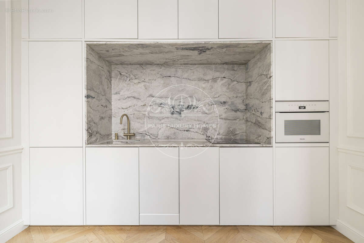 Appartement à PARIS-1E