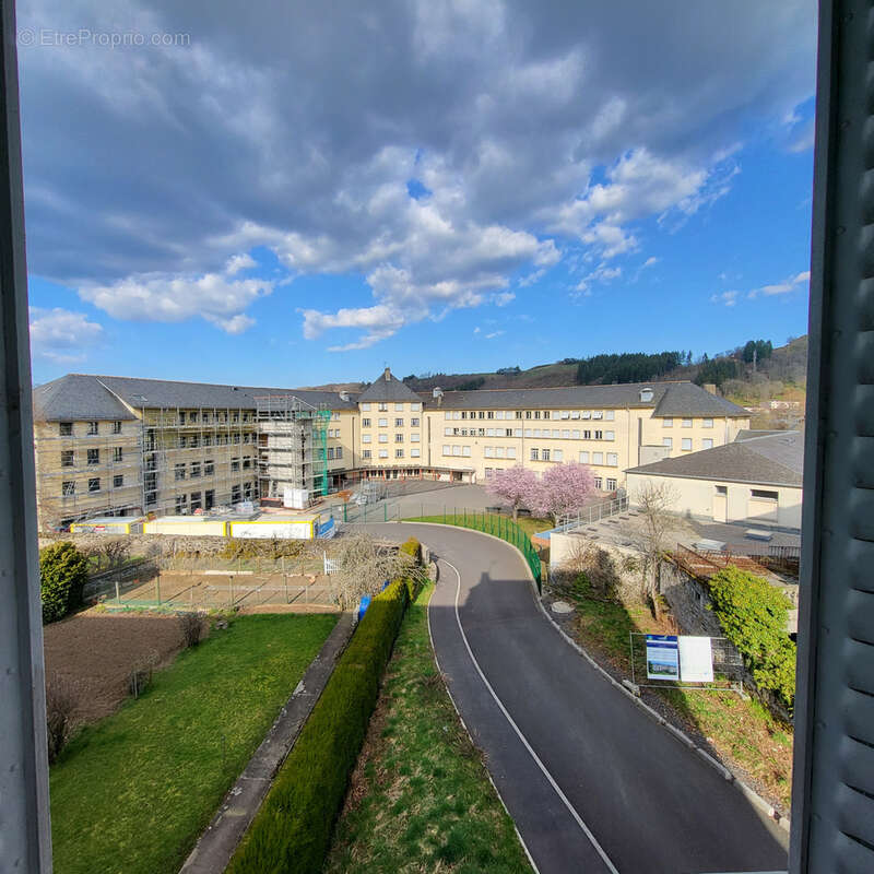 Appartement à RIOM-ES-MONTAGNES