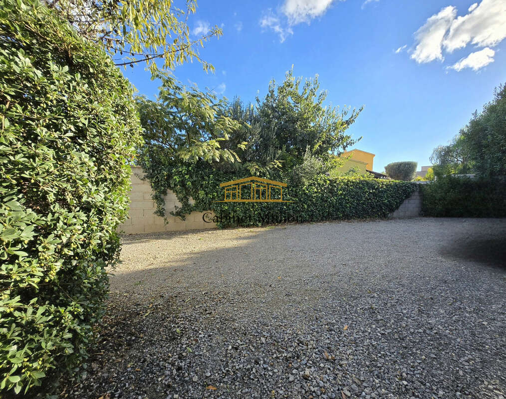 Maison à VIC-LA-GARDIOLE