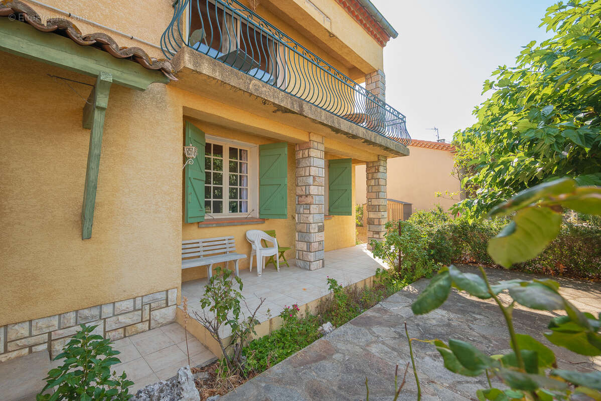 MaisonT5  avec 2 garages sur terrains clos - photo 68