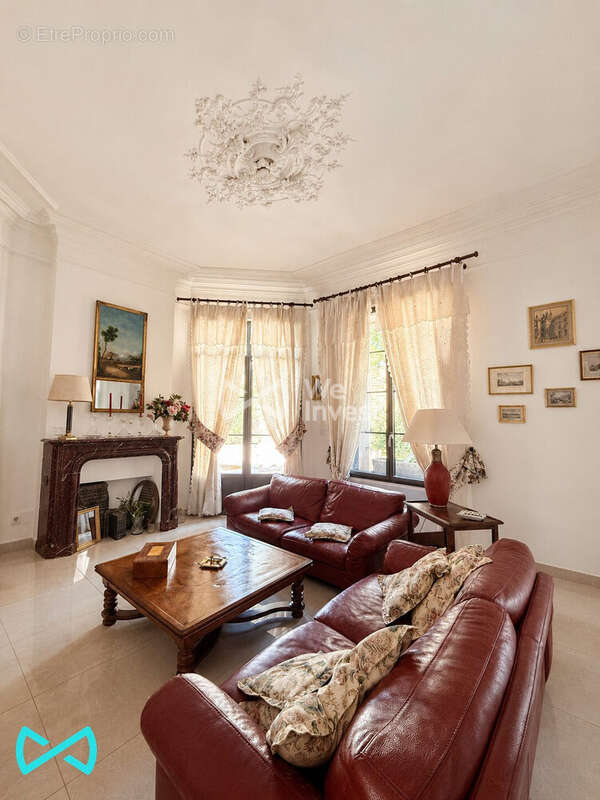 Maison 264 m² à Mudaison  - photo 5