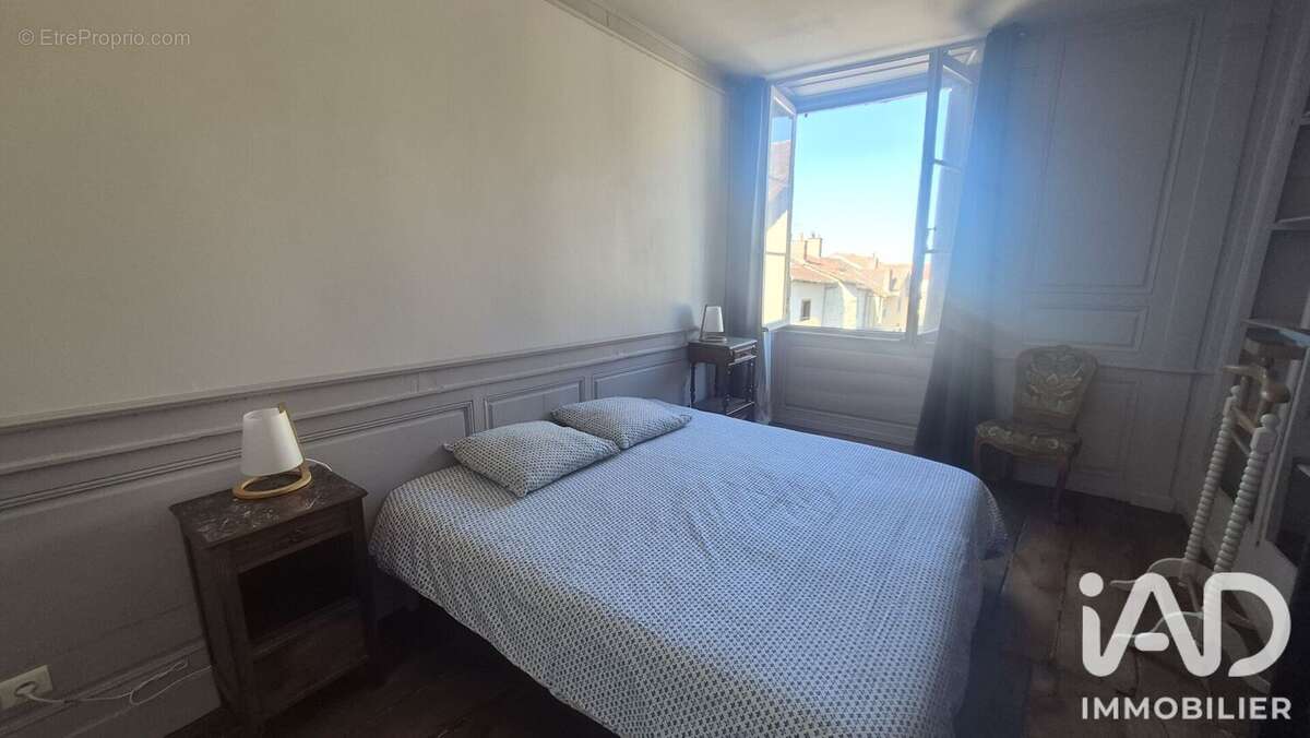 Maison 200 m² à Saint-Leonard-De-Noblat  - photo 6