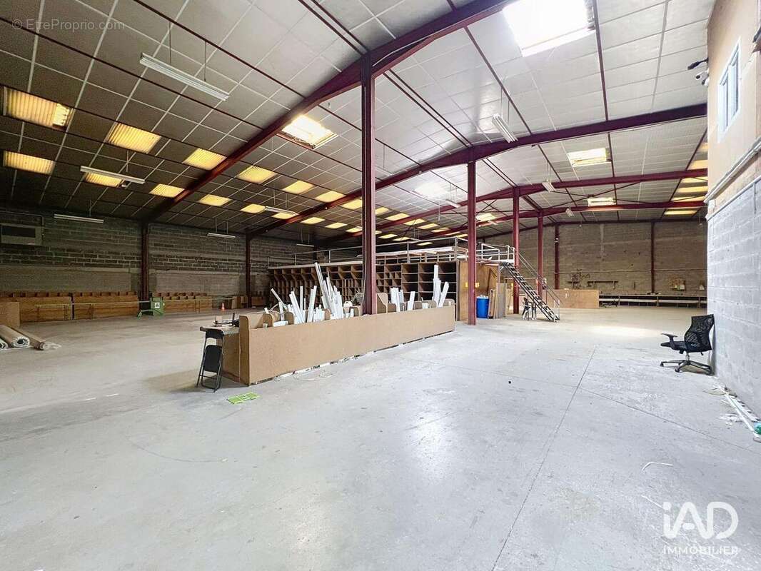 Photo 4 - Commerce à CHEVRY-COSSIGNY