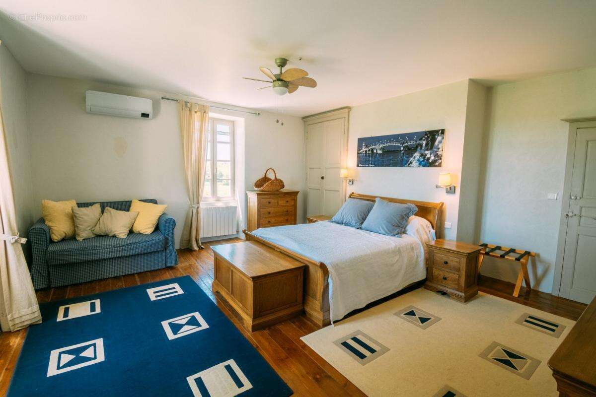 Maison à CAHUZAC-SUR-VERE