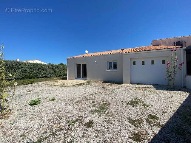 Maison à LA BREE-LES-BAINS