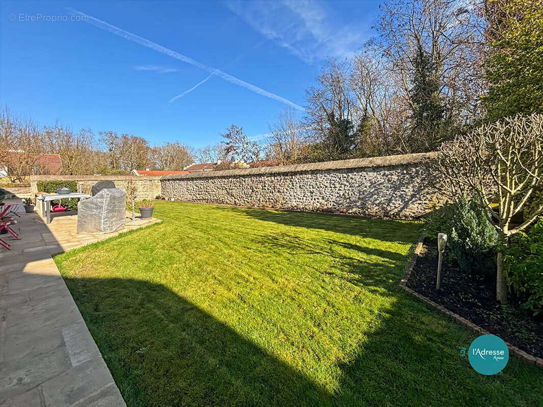 Maison à FONTENAY-LE-VICOMTE