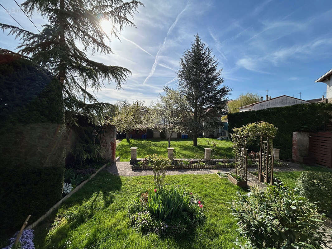 Maison à CHARMES