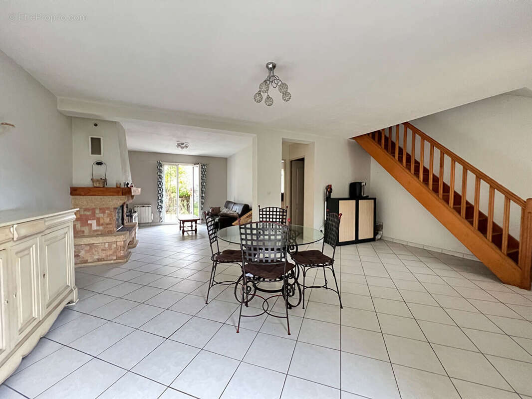 Maison à CONGIS-SUR-THEROUANNE