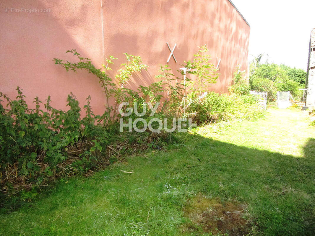 Maison à SIAUGUES-SAINTE-MARIE